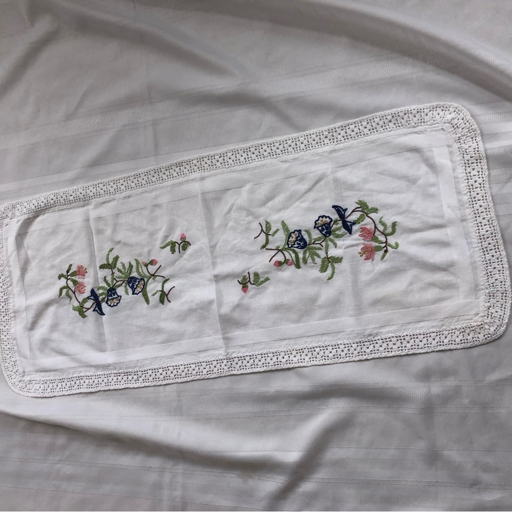 Vtg Jobelan Germany Embroidered Floral Table Runner